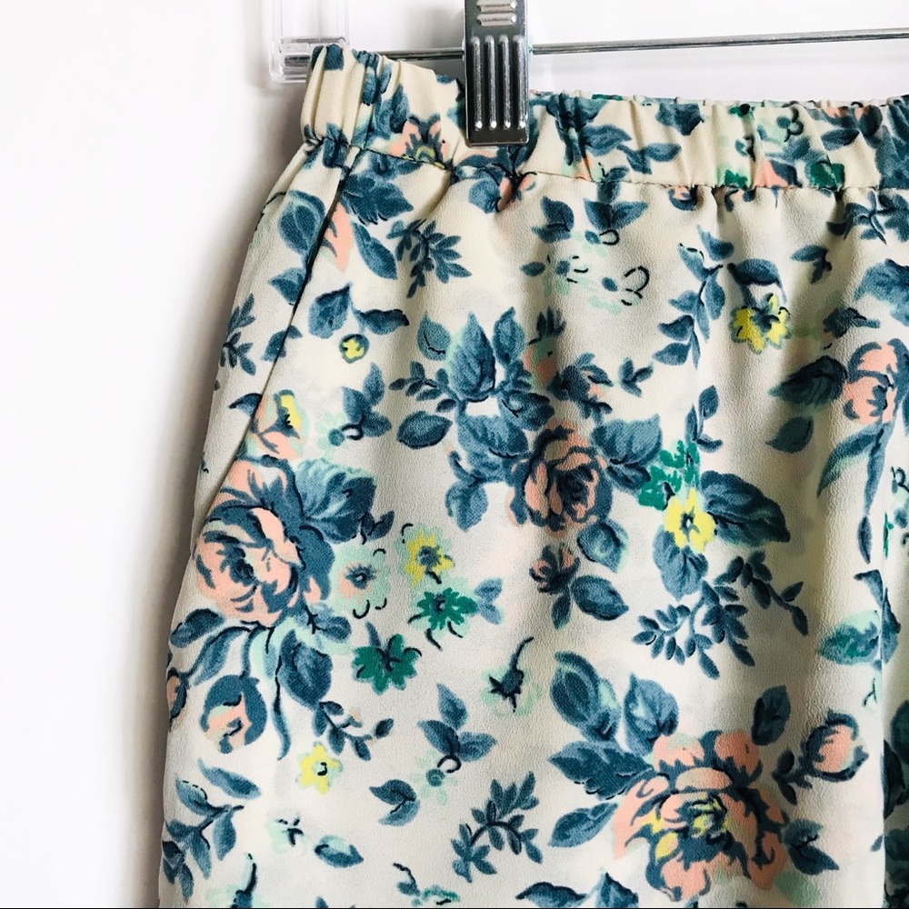 E BY ELOISE Floral Scalloped Hem Shorts Cream/Blue/Peach - Picture 7 of 12